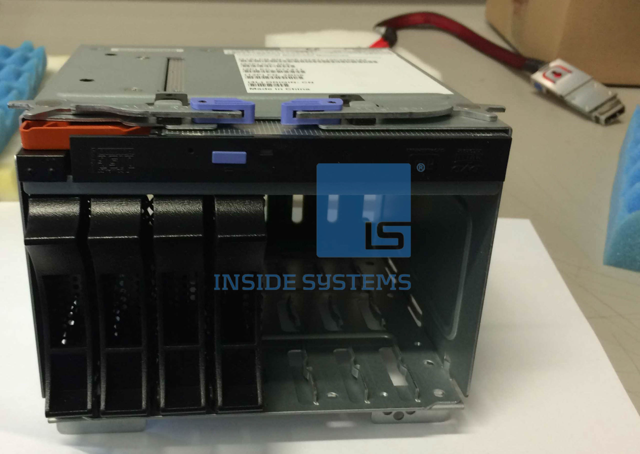 EJ01 - Storage Backplane 8 SFF HDD RAID IOA 2 EJ01 - Storage Backplane 8 SFF HDD RAID IOA